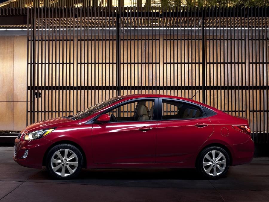  Hyundai Accent Sedan 2011 года  (фото 9 из 20)